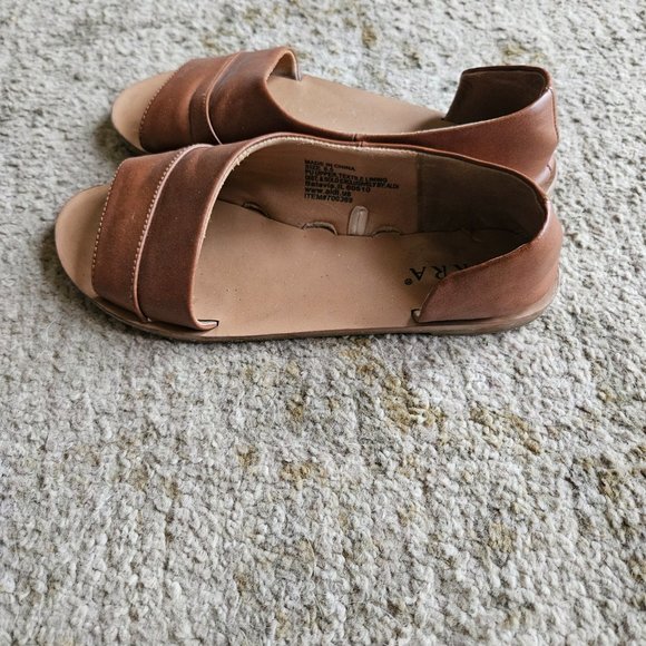 Sierra faux leather sandals 8.5 - Picture 5 of 6
